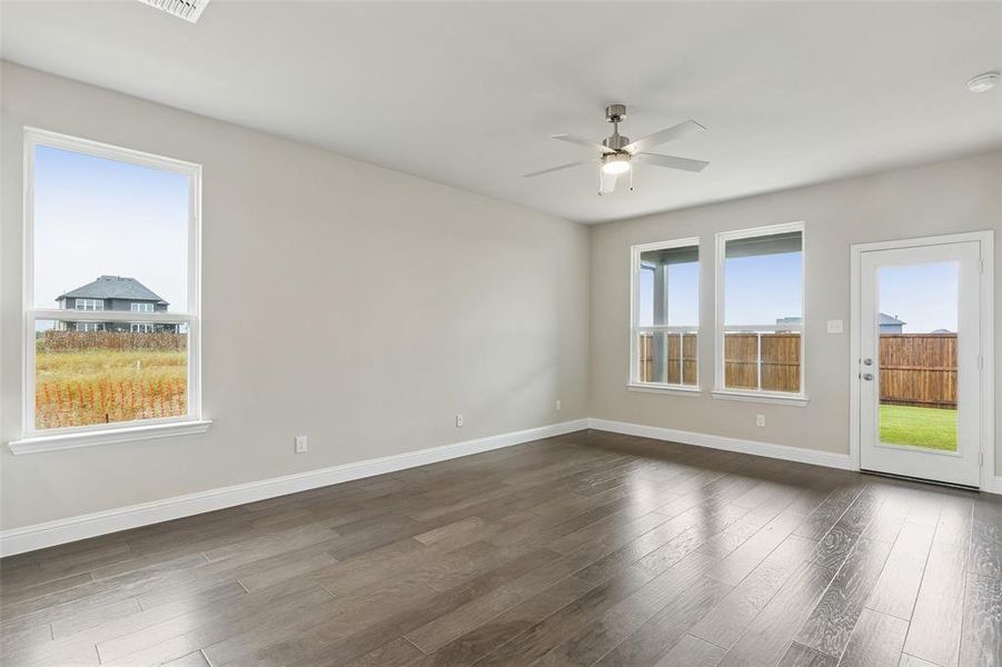 Spacious, unfurnished interior of a new home in Venetian, Weston (Image 16).