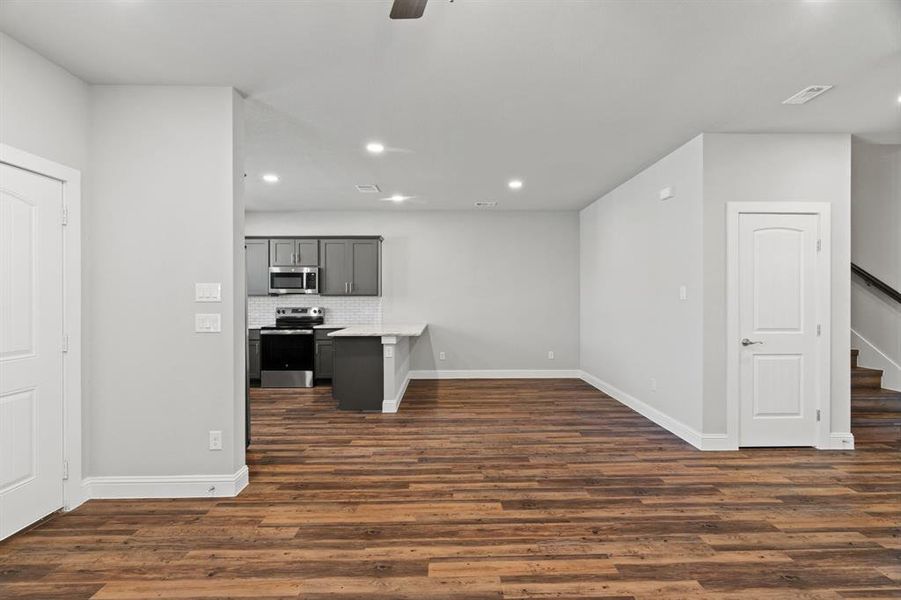 Photos shown may not represent the specific unit.