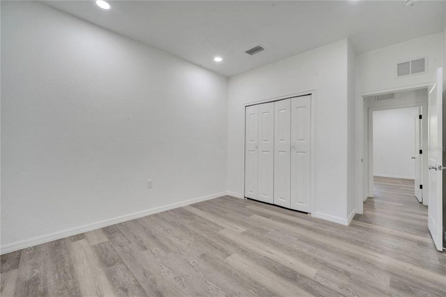 Spacious, unfurnished interior of a new home in , Palatka (Image 10).