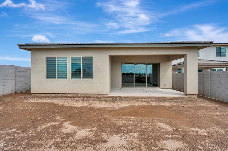 Exterior details and patio area of a home in Terraza, San Tan Valley (Image 4).