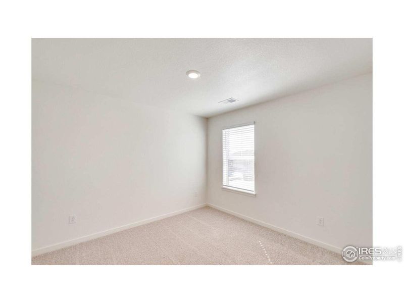 Spacious, unfurnished interior of a new home in Prairie Song, Windsor (Image 12).
