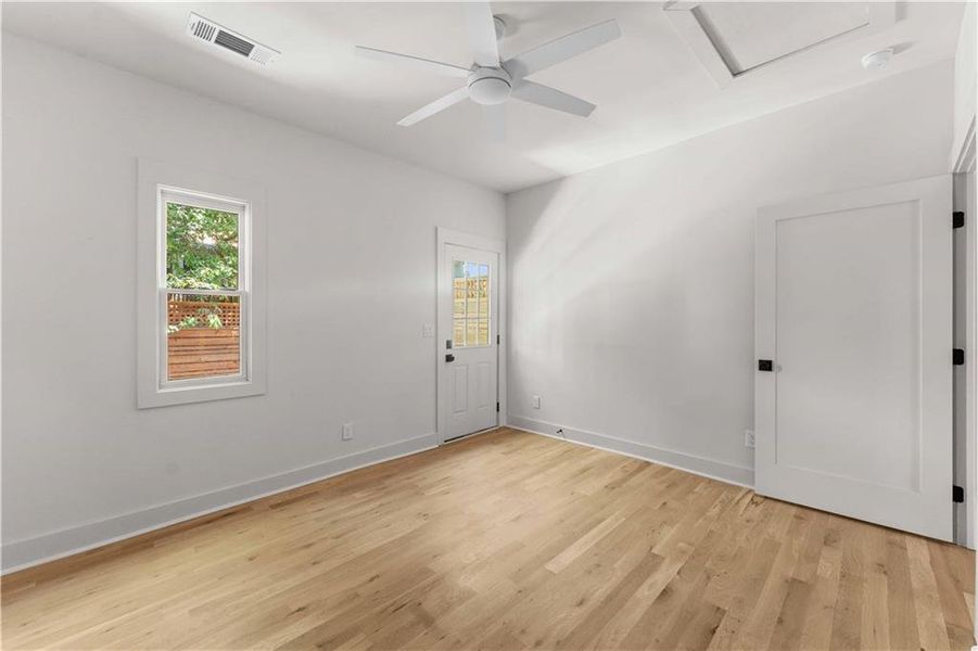 Spacious, unfurnished interior of a new home in , Atlanta (Image 19).