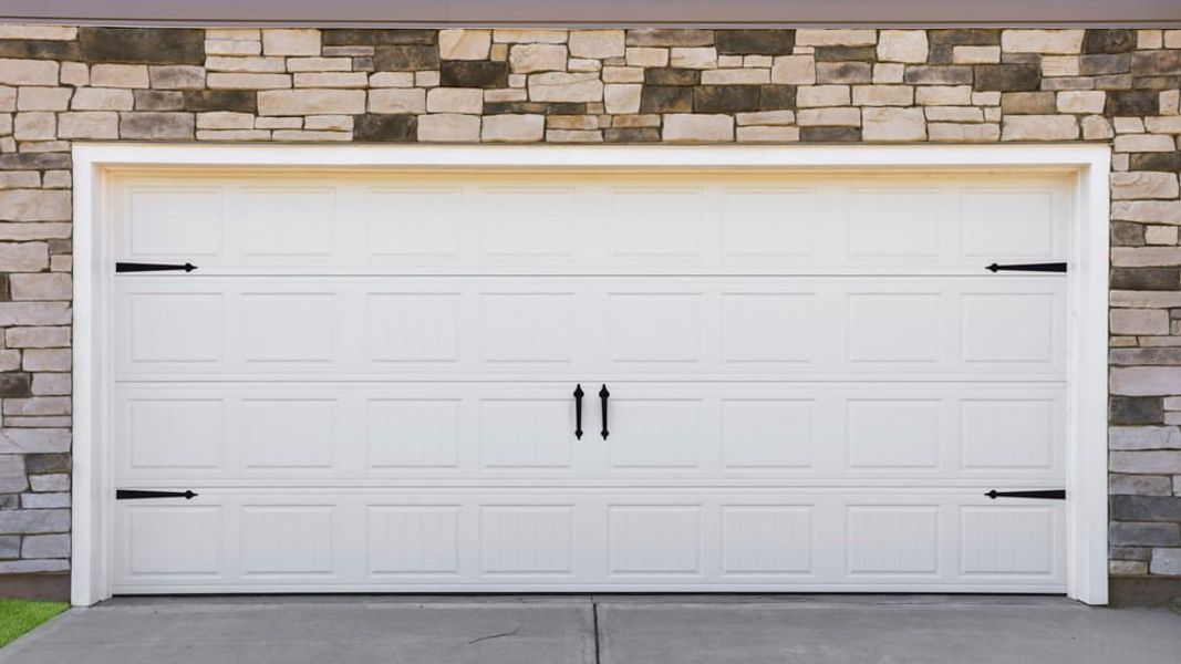 Exterior details and patio area of a home in Baxter Village, Boiling Springs (Image 3).