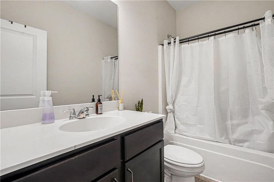 Furnished interior view inside a new home in , Atlanta (Image 14).