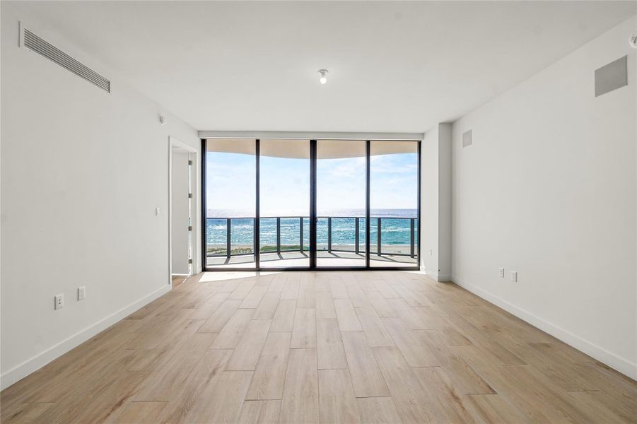 Spacious, unfurnished interior of a new home in Casamar, Pompano Beach (Image 21).