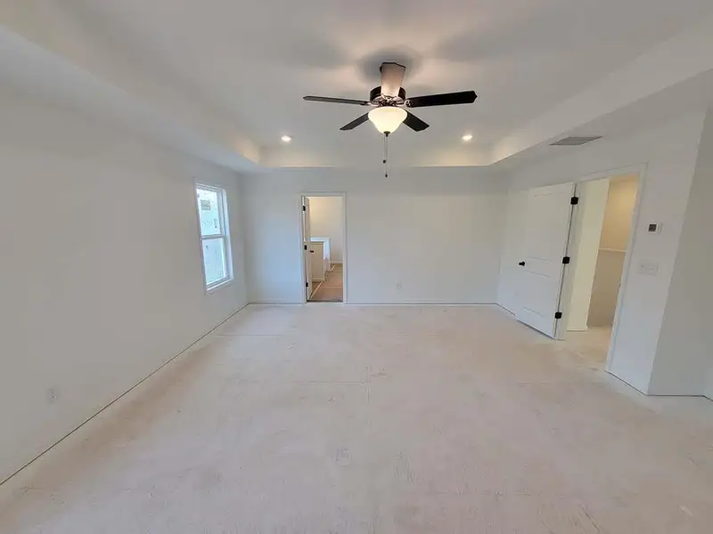 Spacious, unfurnished interior of a new home in The Estates at Casteel, Bethlehem (Image 6).