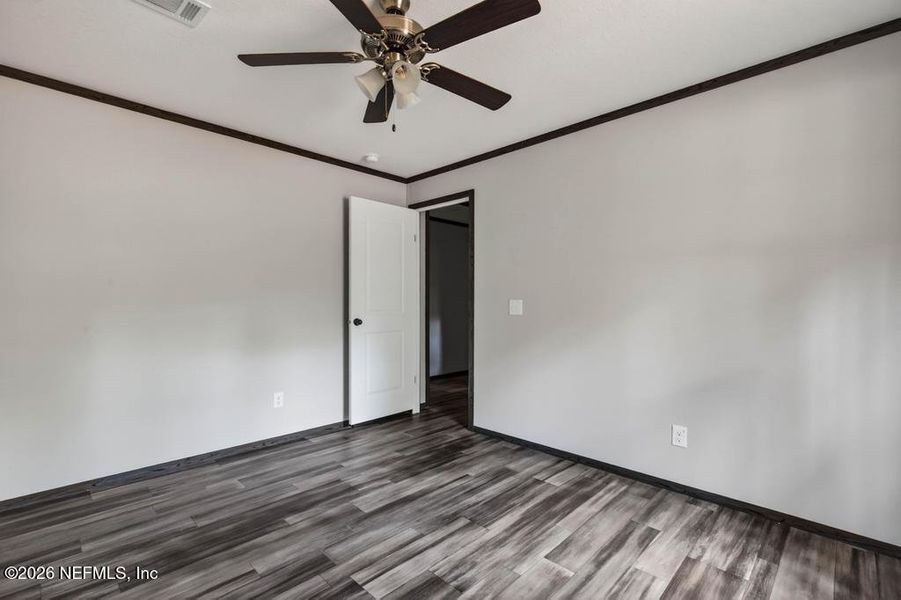 Spacious, unfurnished interior of a new home in , Middleburg (Image 22).
