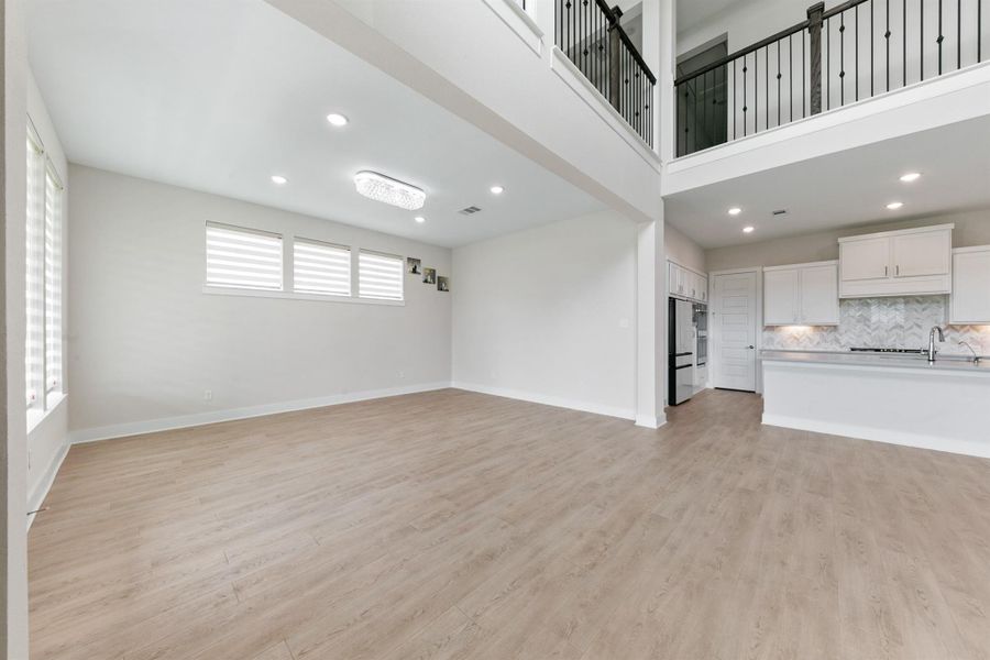 Spacious, unfurnished interior of a new home in Trillium, Richmond (Image 20).