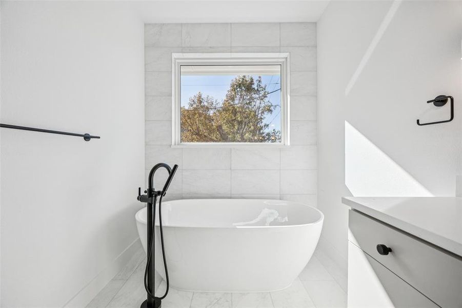 Furnished interior view inside a new home in , Dallas (Image 6).