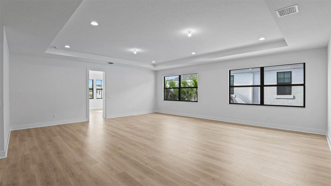 Spacious, unfurnished interior of a new home in , Palm Beach Gardens (Image 59).