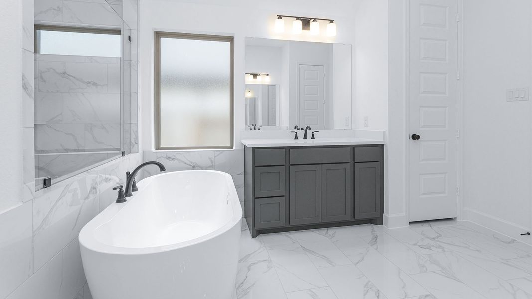 Furnished interior view inside a new home in Evergreen, Conroe (Image 11).