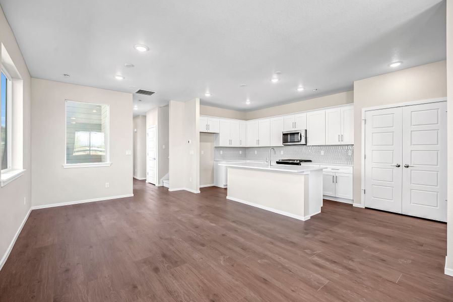 Spacious, unfurnished interior of a new home in Barefoot Village, Firestone (Image 17).