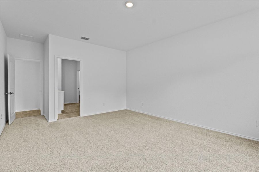 Spacious, unfurnished interior of a new home in Arroyo Ranch, Seguin (Image 17).