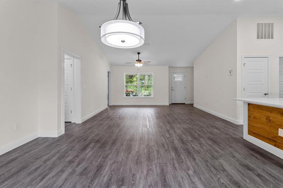 Spacious, unfurnished interior of a new home in , Dunnellon (Image 26).