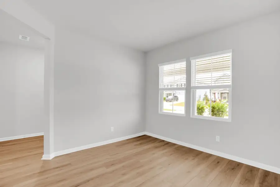 Spacious, unfurnished interior of a new home in Bradford Pointe, Summerville (Image 26).