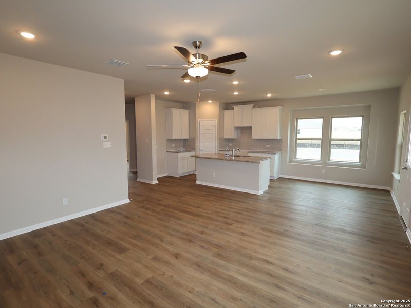 Spacious, unfurnished interior of a new home in Cinco Lakes, San Antonio (Image 24). Spacious, unfurnished interior of a new home in Cinco Lakes, San Antonio (Image 24).