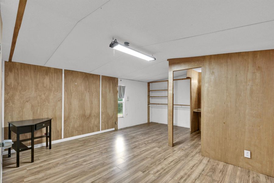 Spacious, unfurnished interior of a new home in , St. Cloud (Image 13).