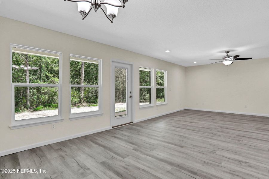 Spacious, unfurnished interior of a new home in , Middleburg (Image 26).
