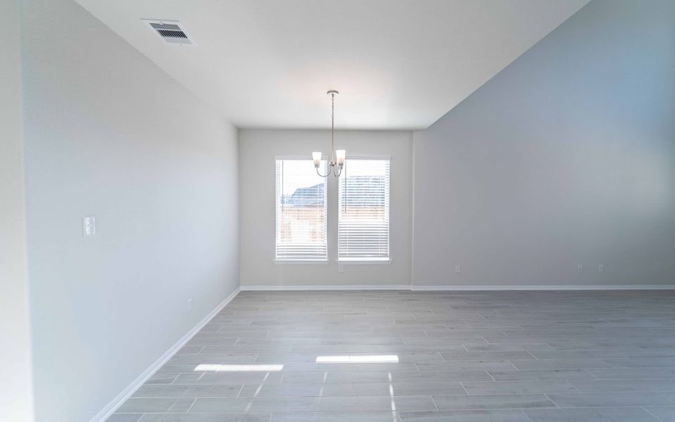 Spacious, unfurnished interior of a new home in River Ranch Meadows, Dayton (Image 14).