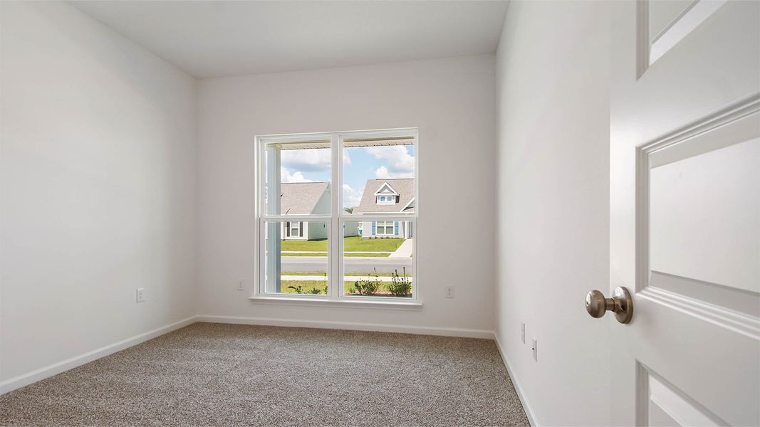 Spacious, unfurnished interior of a new home in Owl's Head East, Freeport (Image 21).