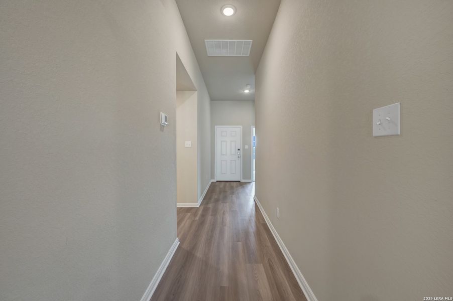 Spacious, unfurnished interior of a new home in Hunters Ranch, San Antonio (Image 31).