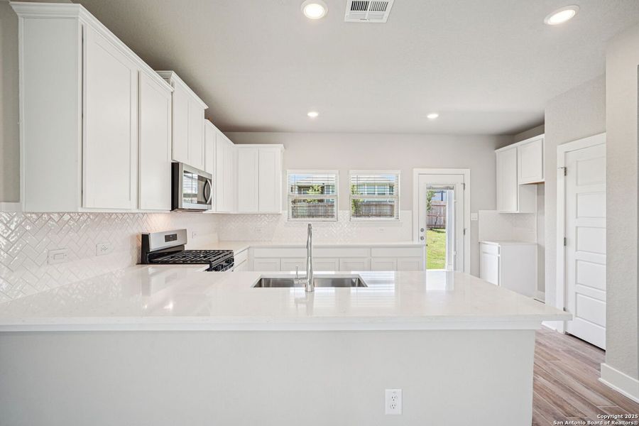 Furnished interior view inside a new home in Comanche Ridge, San Antonio (Image 16). Furnished interior view inside a new home in Comanche Ridge, San Antonio (Image 16).