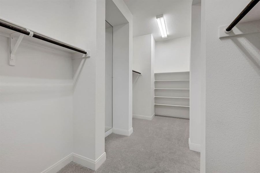 Spacious, unfurnished interior of a new home in Myrtle Creek, Waxahachie (Image 20). Spacious, unfurnished interior of a new home in Myrtle Creek, Waxahachie (Image 20).