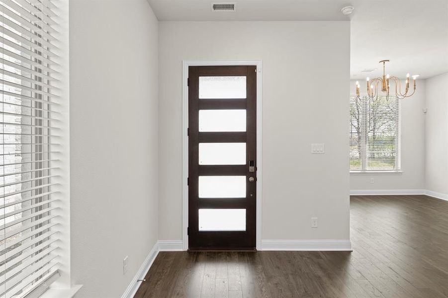 04. 2524 Campden Mews - Entry