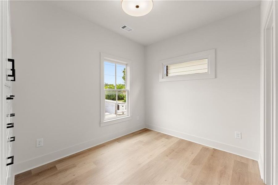 Spacious, unfurnished interior of a new home in , Gainesville (Image 21).