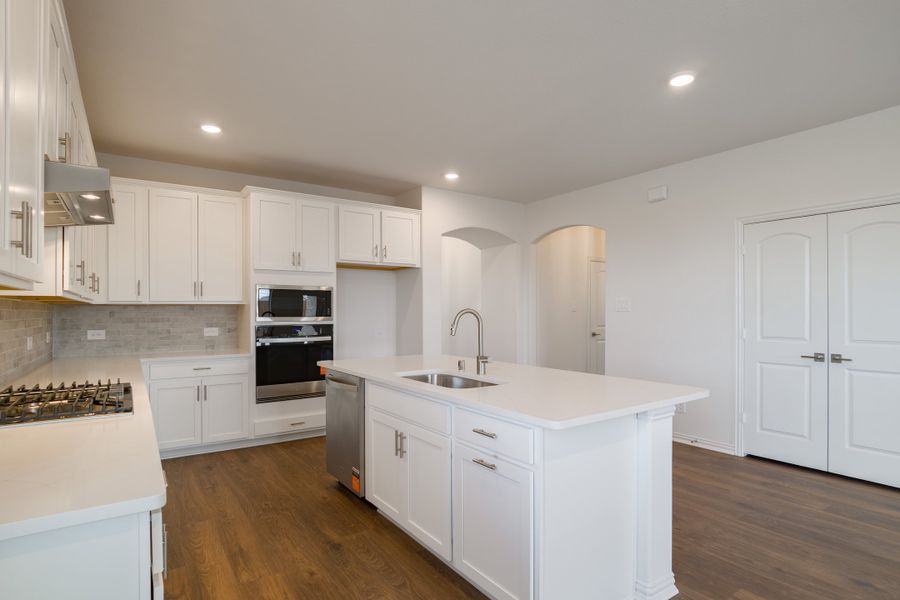 Furnished interior view inside a new home in Saratoga, Aubrey (Image 8).