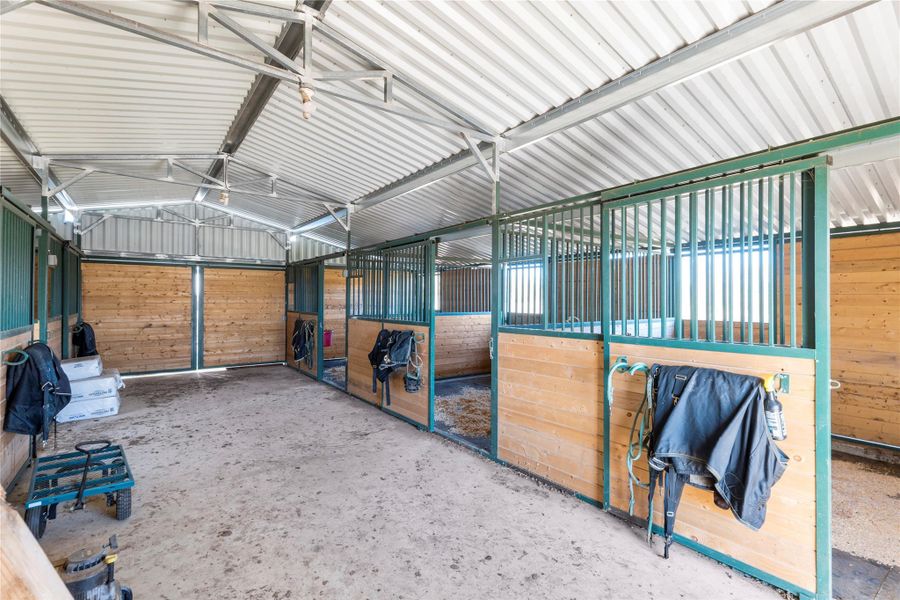12' Concrete center isle12x12 Tack Room