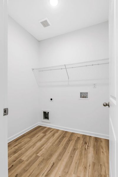Spacious, unfurnished interior of a new home in Three Rivers, Rome (Image 18).