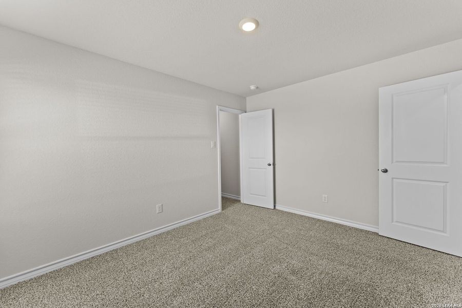 Spacious, unfurnished interior of a new home in Langdon, San Antonio (Image 19).