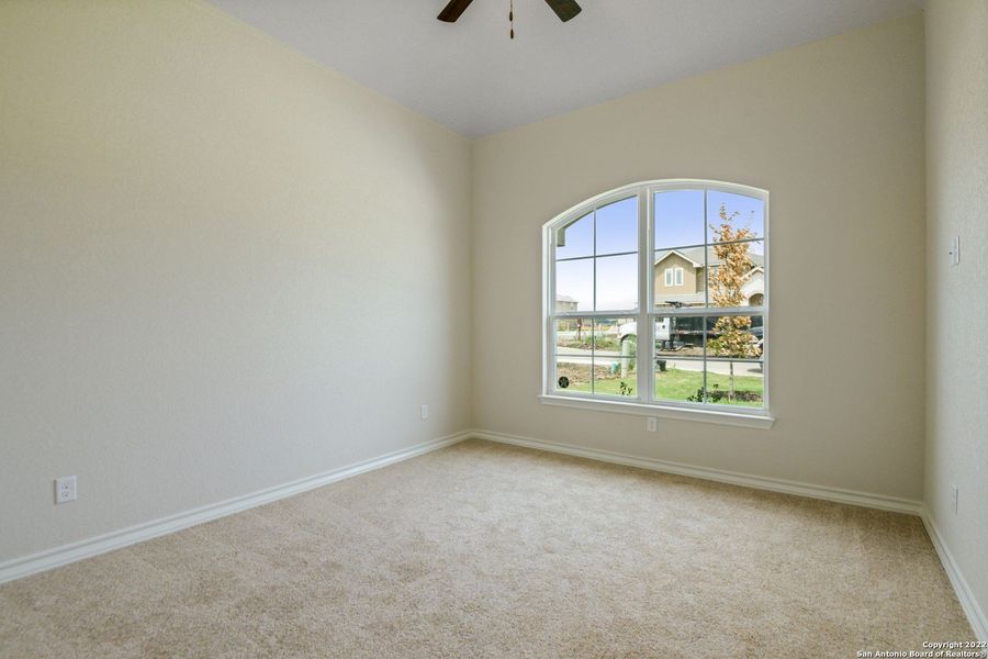 Spacious, unfurnished interior of a new home in Comanche Ridge, San Antonio (Image 15).