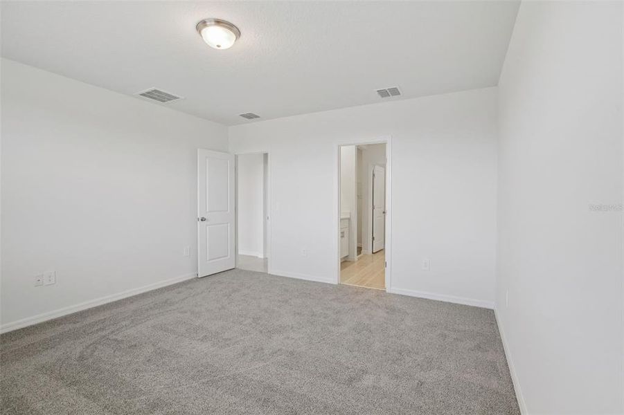 Spacious, unfurnished interior of a new home in Hamilton Bluff - Signature Series, Lake Hamilton (Image 31).