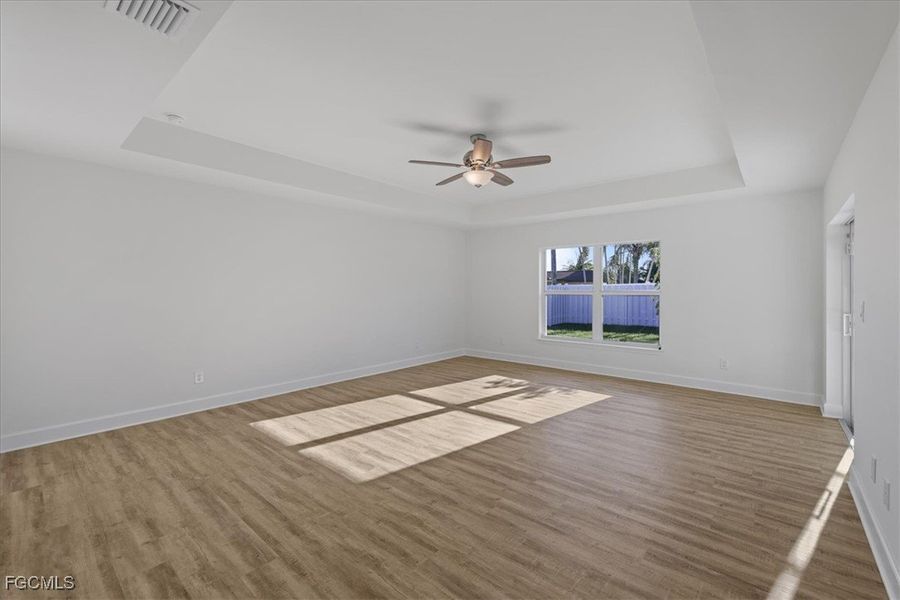 Spacious, unfurnished interior of a new home in Cape Coral, Cape Coral (Image 23).