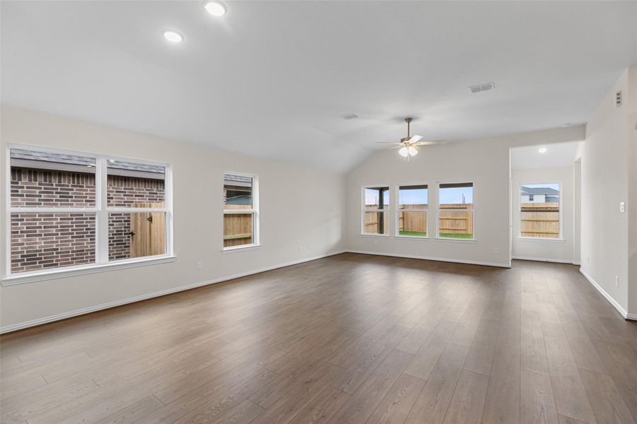 Spacious, unfurnished interior of a new home in Aldeana, Bonney (Image 20).