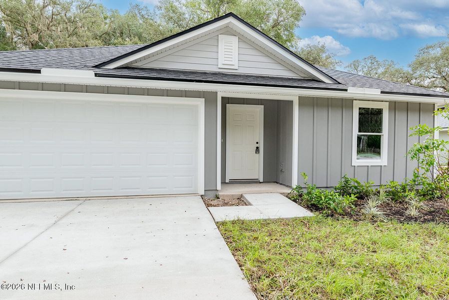 Exterior details and patio area of a home in , Florahome (Image 4).