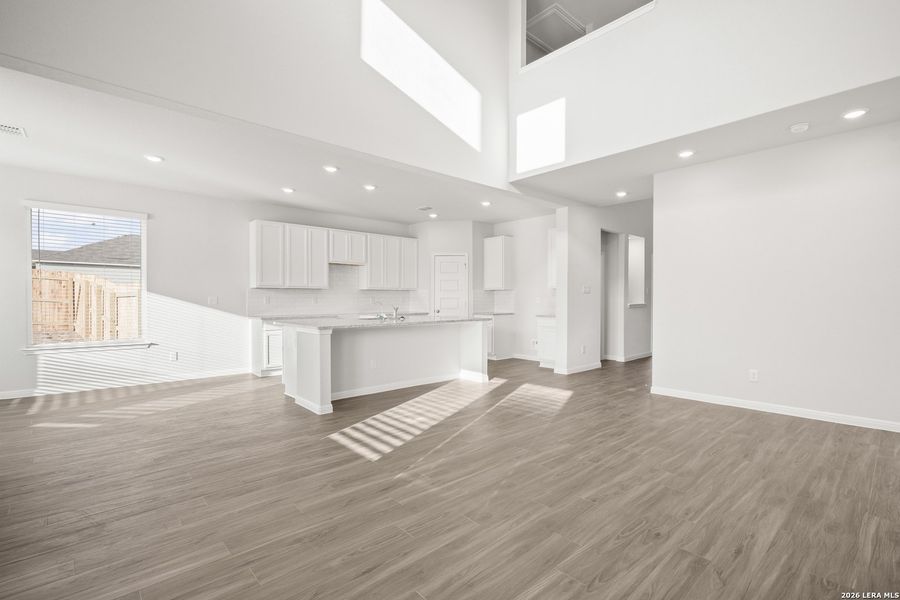 Spacious, unfurnished interior of a new home in Cinco Lakes, San Antonio (Image 14).