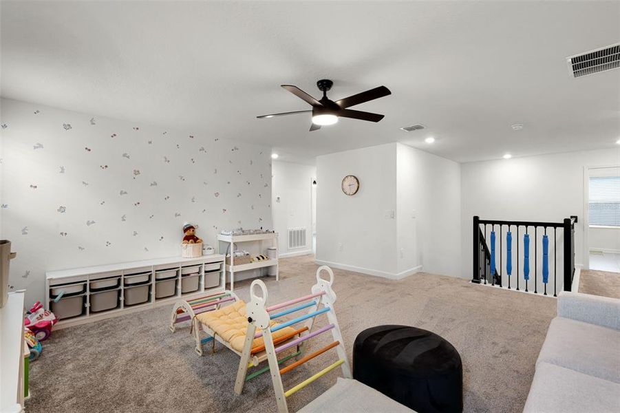 Furnished interior view inside a new home in , Orlando (Image 38).