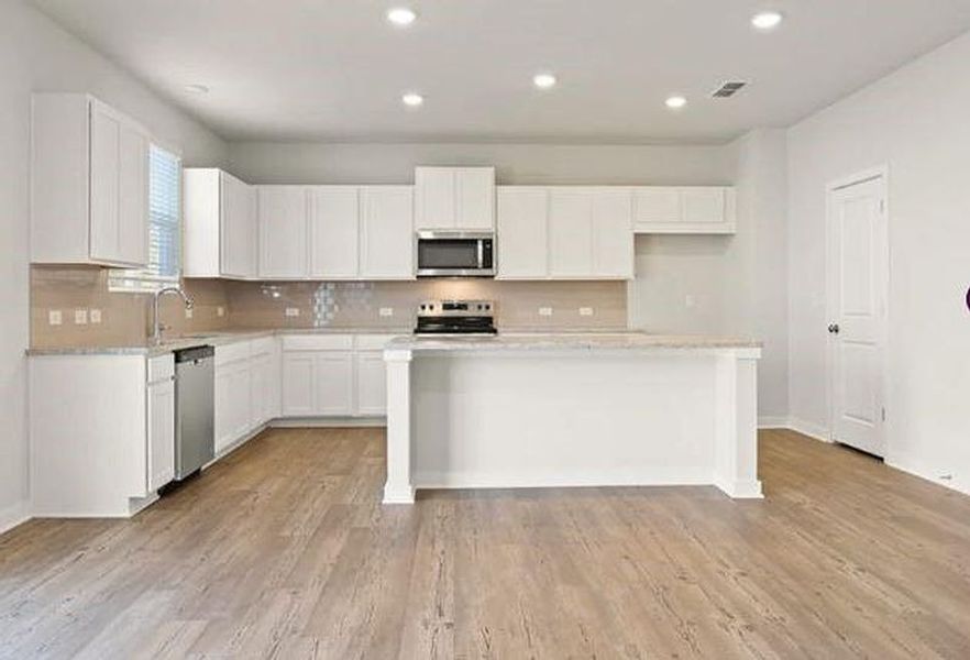 Furnished interior view inside a new home in The Estates at Gainesville Township, Gainesville (Image 11).