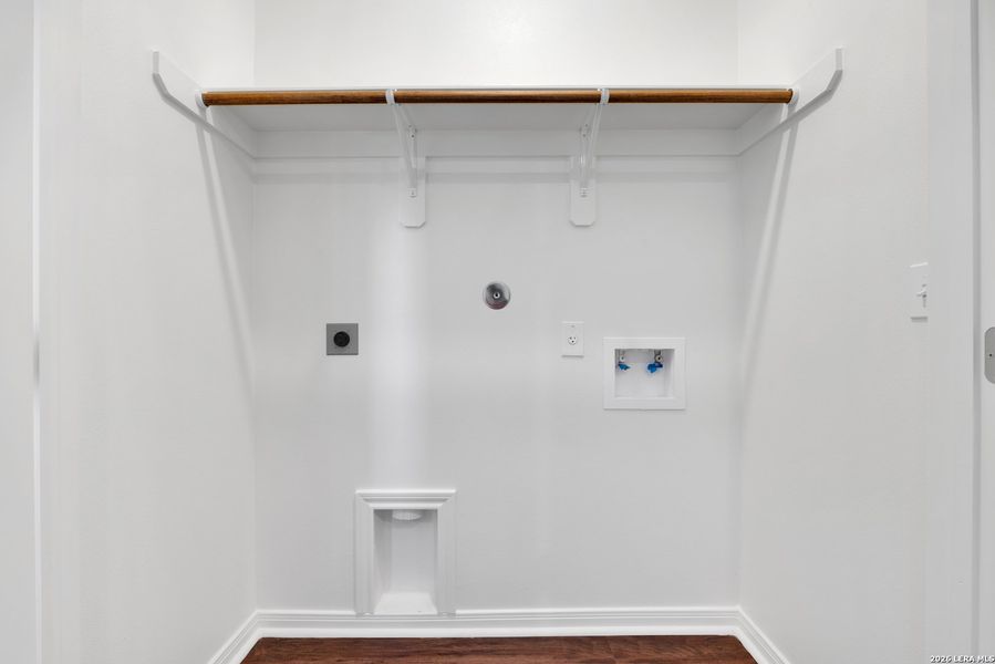 Spacious, unfurnished interior of a new home in , San Antonio (Image 15).