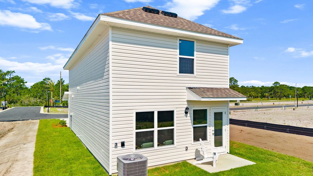 Representative exterior details of a home built from the The Bandon by D.R. Horton in Salt Pines, Port Saint Joe (Image 27).