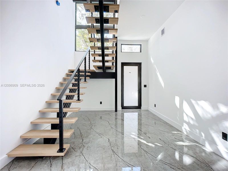 Spacious, unfurnished interior of a new home in , Miami (Image 21).