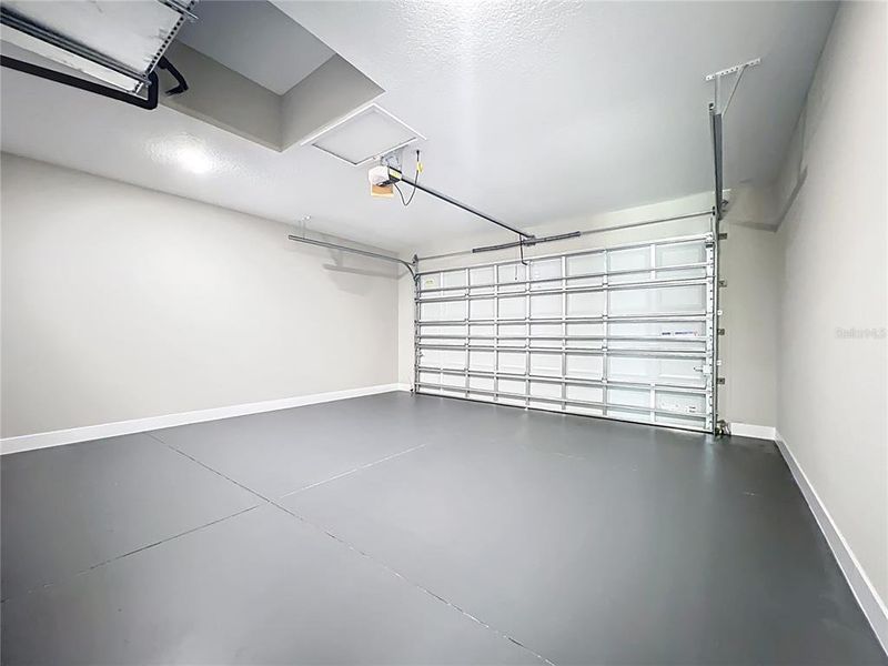 Spacious, unfurnished interior of a new home in , Citrus Springs (Image 18).