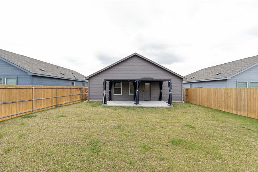 Exterior details and patio area of a home in Tillage Farms, Princeton (Image 25).
