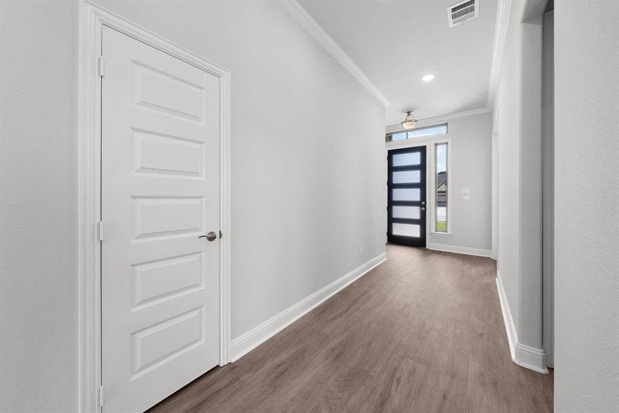 Spacious, unfurnished interior of a new home in Heath Golf and Yacht, Heath (Image 20).