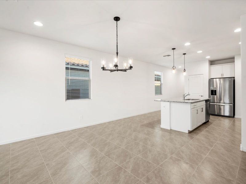 Spacious, unfurnished interior of a new home in Summerstone II, Marana (Image 6).