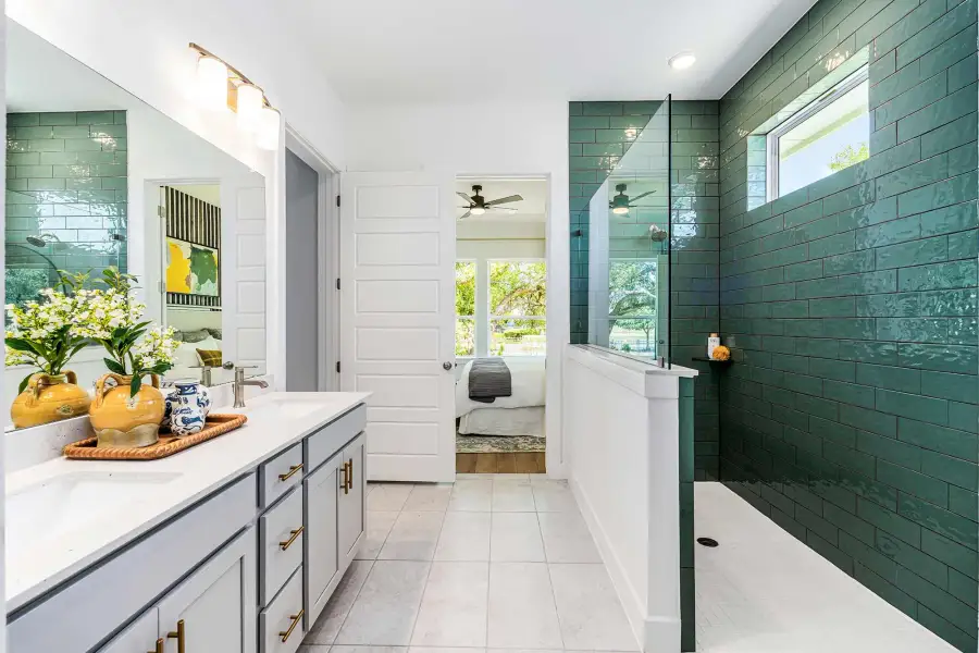 The Paulino - Owner's Bath