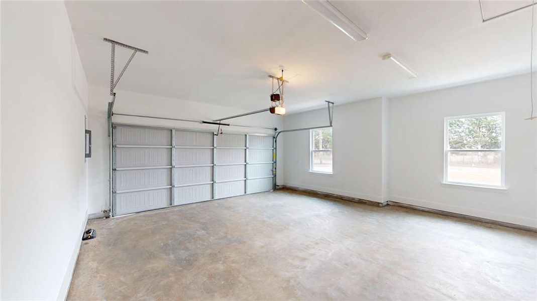 Spacious, unfurnished interior of a new home in , Greenville (Image 25).